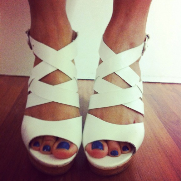 -Guess wedges size 6.5 - Picture 2 of 4