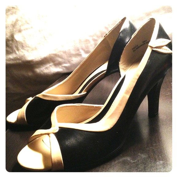Black/cream shoes size 7M