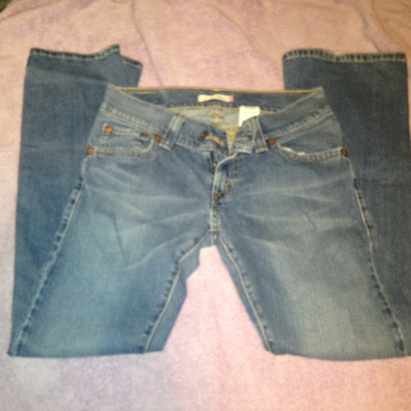 Woman's Levi's size 5