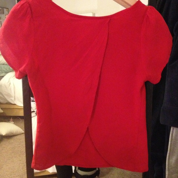 *SOLD*Adorable Open-back Blouse - Picture 2 of 3