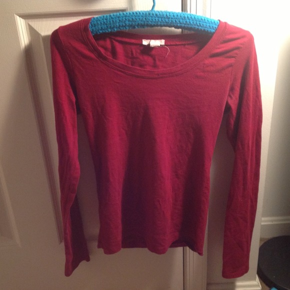 Burgundy long sleeve tee
