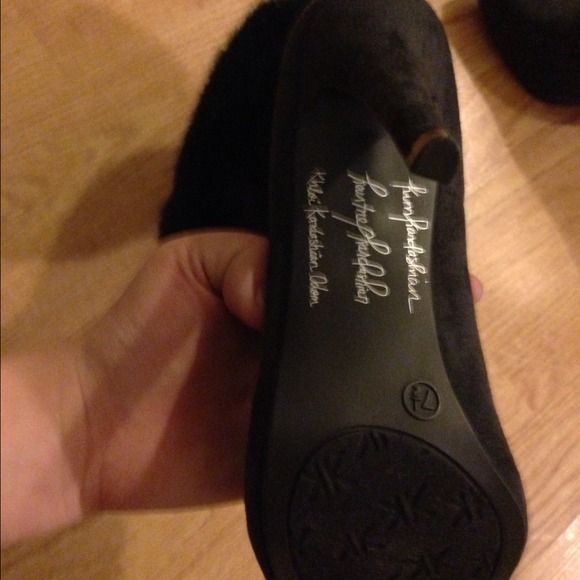 Kardashian brand booties - Picture 2 of 3