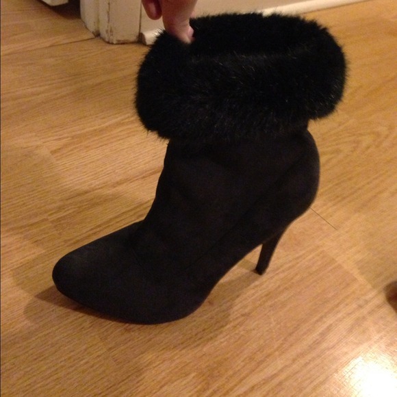 Kardashian brand booties - Picture 3 of 3