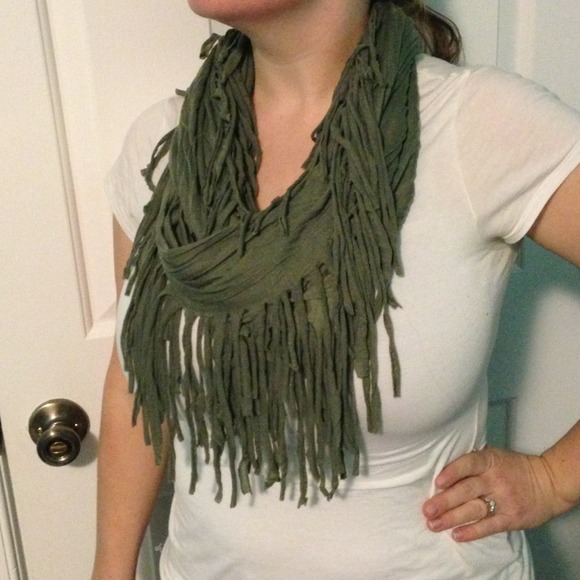 ⛔BUNDLED⛔*** New Adorable Infinity Shredded Scarf*