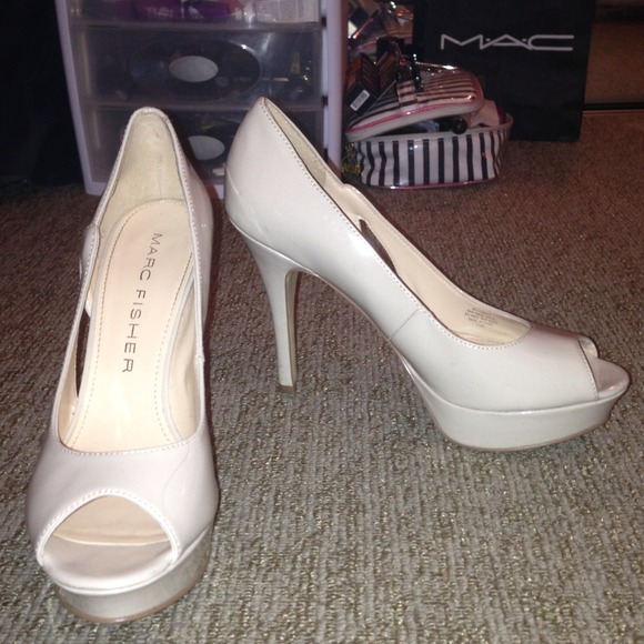 ❌SOLD❌Marc Fisher Nude Platform Pumps - Picture 3 of 4