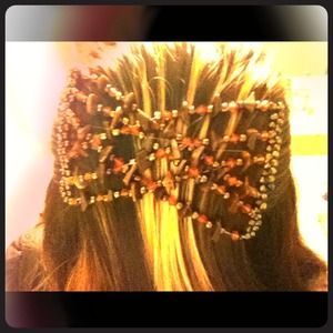 Stretchy beaded hair accessory (brown)