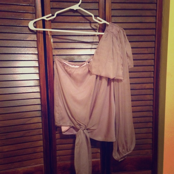 DO+BE Tops - SOLD SOLD Off the shoulder going out shirt.