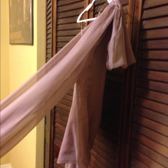 SOLD SOLD Off the shoulder going out shirt. - Picture 2 of 4