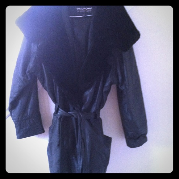 💢Sold💢3/4 length Black Leather with fur Collar