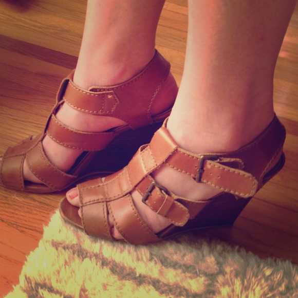 🎉Sale🎉Leather hills by Zara !!!