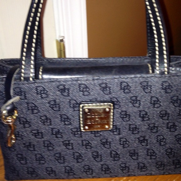REDUCED Dooney & Bourke signature purse