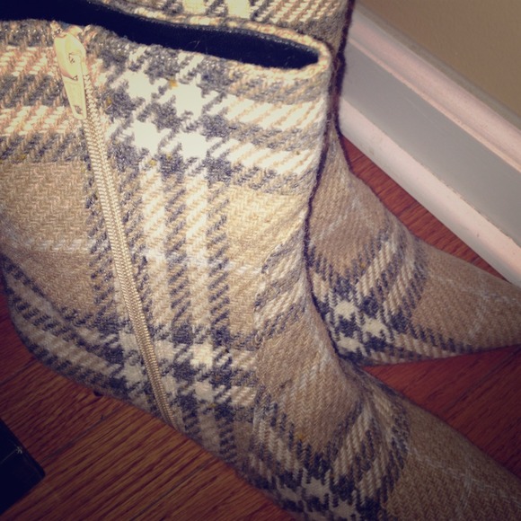 Tweed Burberry Boots