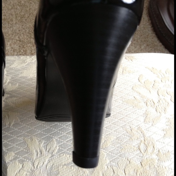 Worn once! Excellent condition - Picture 3 of 4