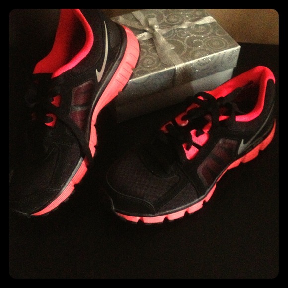 Nike Dual Fusions Sneakers