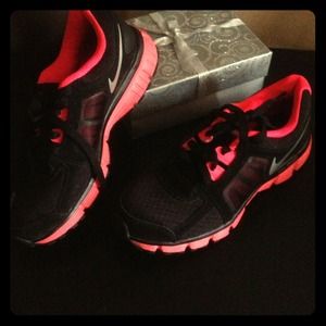 Nike Dual Fusions Sneakers