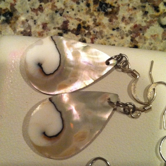 Shell earrings - Picture 4 of 4