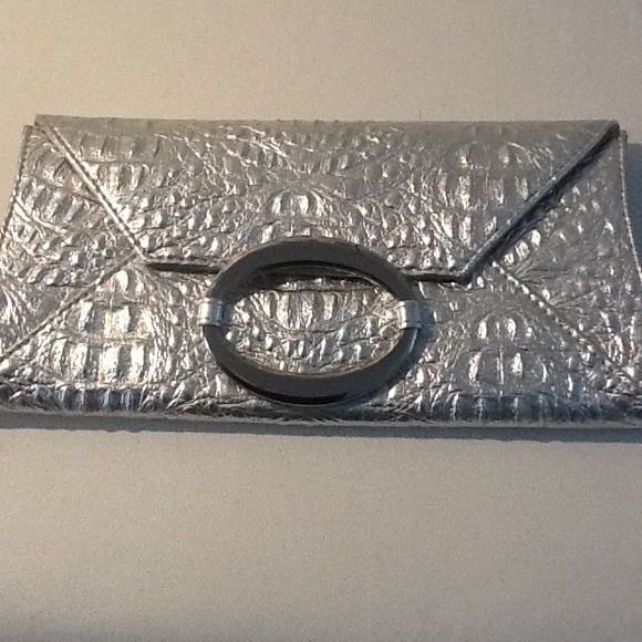 **Sold as a bundle**Silver design clutch