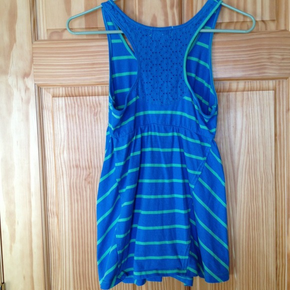 Top - Picture 2 of 2