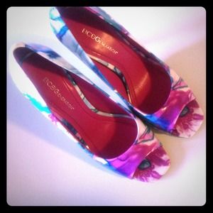 👠**SOLD** Beautiful BCBGeneration patent heels 👠