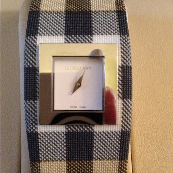 🔴SOLD🔴🎀Authentic BURBERRY Watch🎀 - Picture 2 of 4