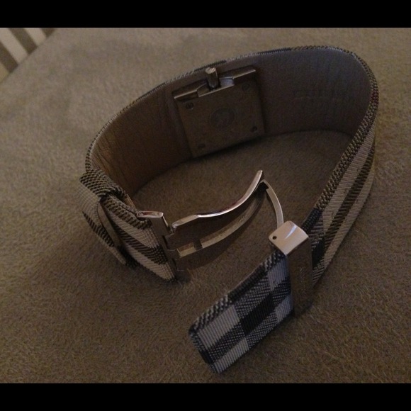 🔴SOLD🔴🎀Authentic BURBERRY Watch🎀 - Picture 3 of 4
