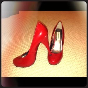 Red steve madden hottie