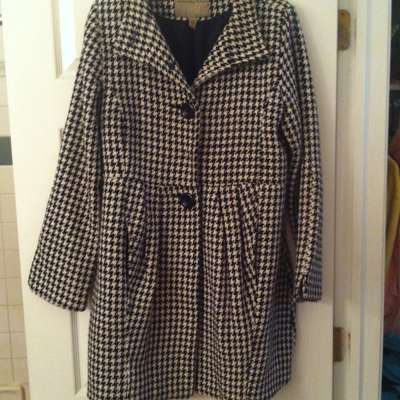 Bitten by Sarah Jessica Parker Outerwear - Reduced!!!! Black/white classy coat