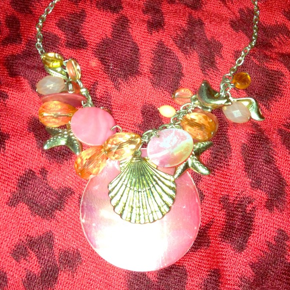 Coral shell necklace - Picture 1 of 1