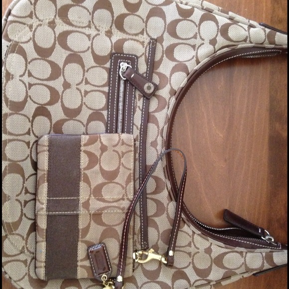 SOLD! -Authentic Coach hobo w/ matching wristlet