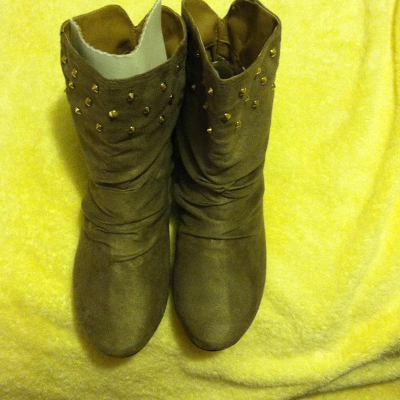 boots - Picture 2 of 2