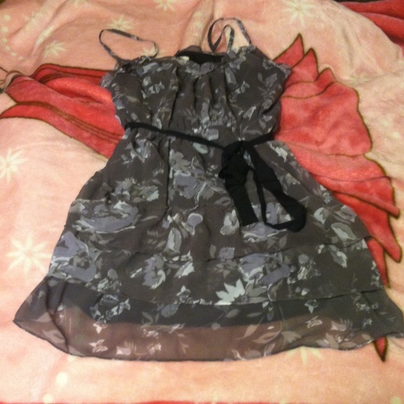 Cute American Eagle dress.