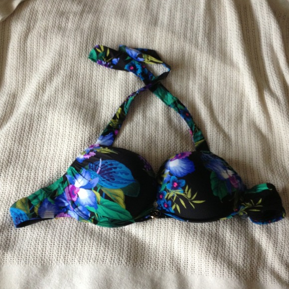 Victoria's Secret Outerwear - Victoria's Secret bathing suit top