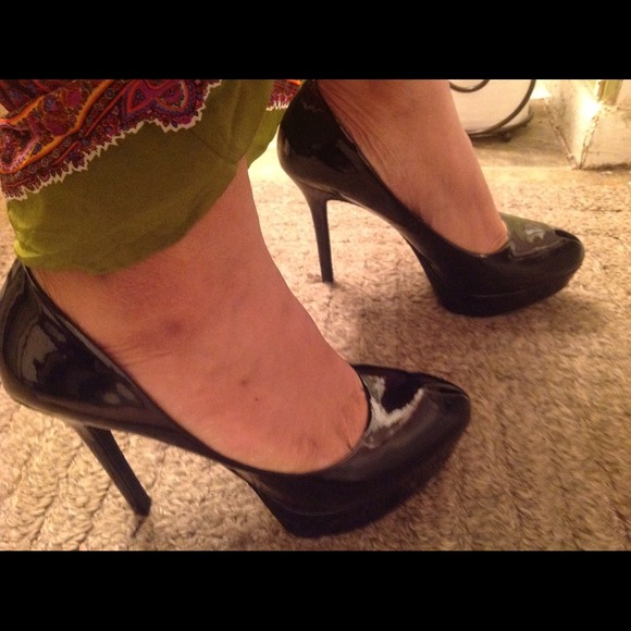 Jessica Simpson patent leather 8.5M shoes, display