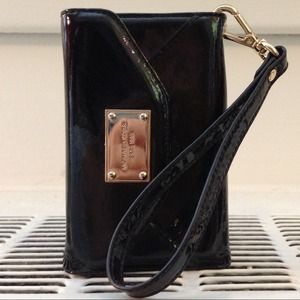 Michael Kors iphone 4/4s black wristlet and wallet
