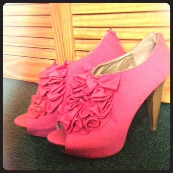 Super Cute Pink Peep Toe Heels