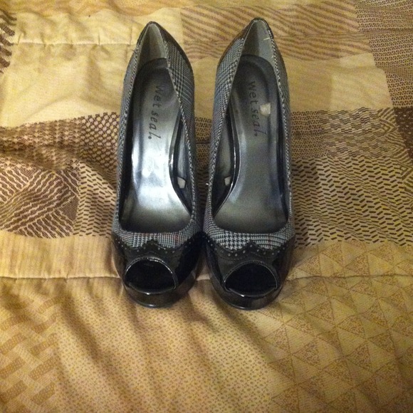 Wet seal wedge heels! - Picture 2 of 4