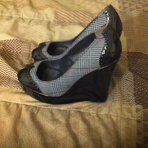 Wet seal wedge heels! - Picture 3 of 4
