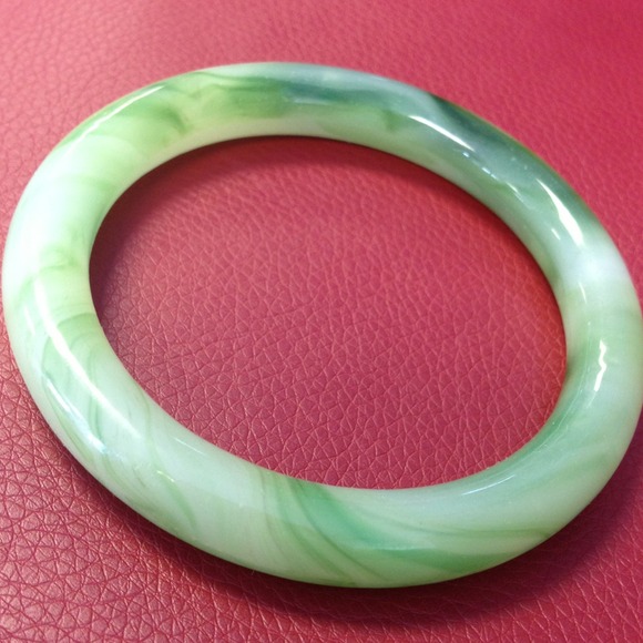 Glass jade bracelet (new)
