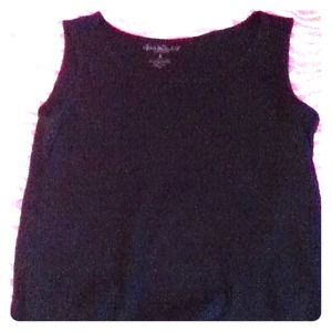 Gloria Vanderbilt black shirt