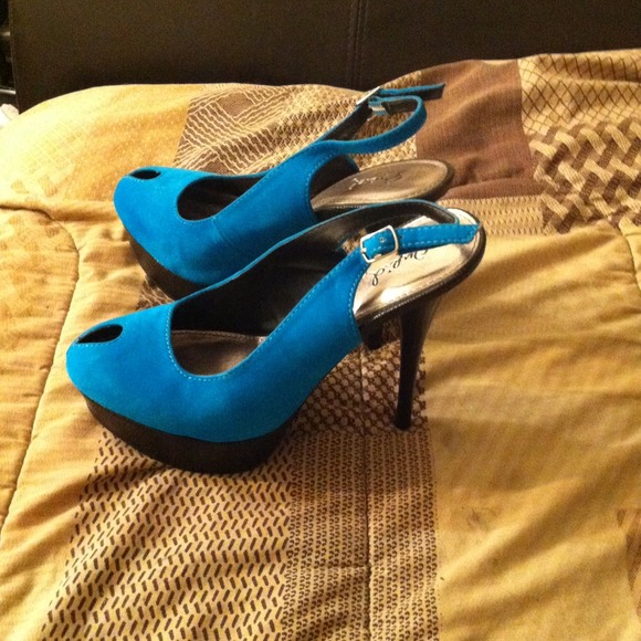 Peep toe heels - Picture 3 of 4