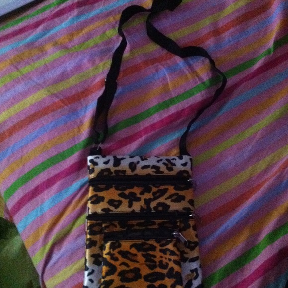 Handbags - Cheetah small purse