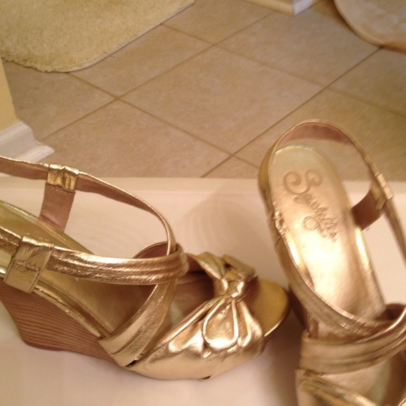 JUST REDUCED!!!!!Super cute wedge sandals