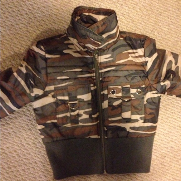 🚫SOLD🚫 Camo winter coat - Picture 2 of 3