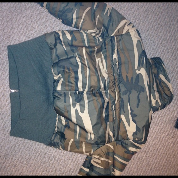 🚫SOLD🚫 Camo winter coat - Picture 3 of 3