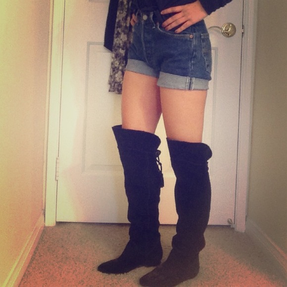 💥SOLD💥 Over the knee black suede boots. Size 6.