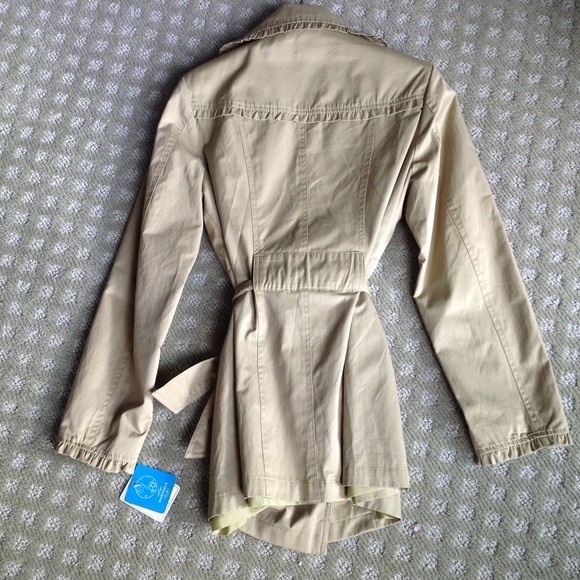 🍃💕NWT Gorgeous Ruffle Trench Coat - Picture 3 of 5