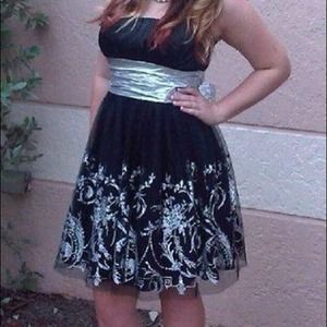 Stacy Sklar cocktail, size 13