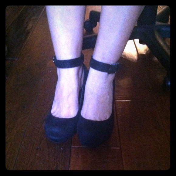 Suede black heels