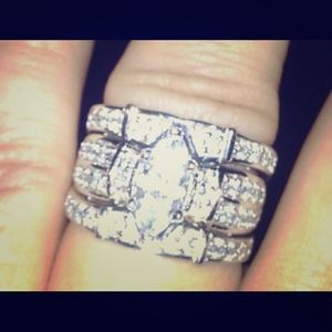 Ladies Size 9. Sterling silver, cubic zirconia.