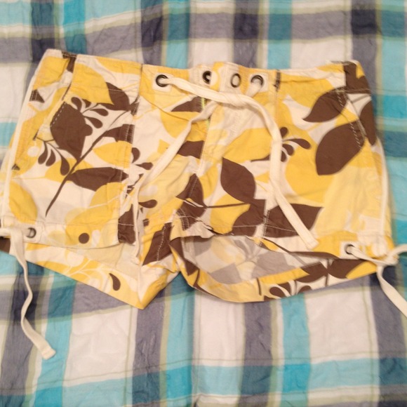**SOLD**American eagle shorts size 8